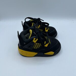 Nike air Jordan 4 Kids Black and Yellow Thunder Sneakers size 4c